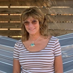 Meet your Posher, Risa